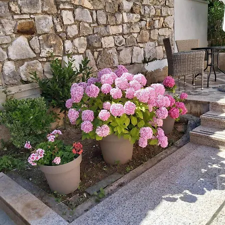 Apartman Ella *