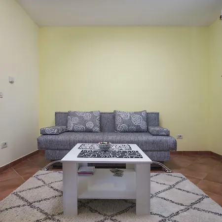 Ella Apartman *